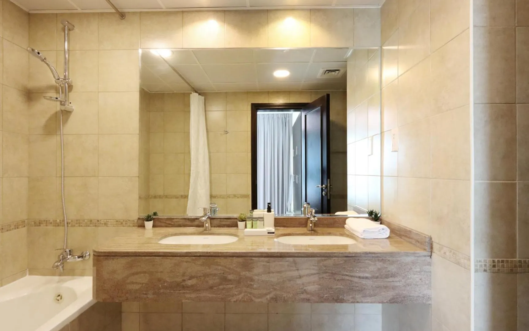 Livbnb - 2Br Tranquility W/ Sea And Ain View Dubai United Arab Emirates