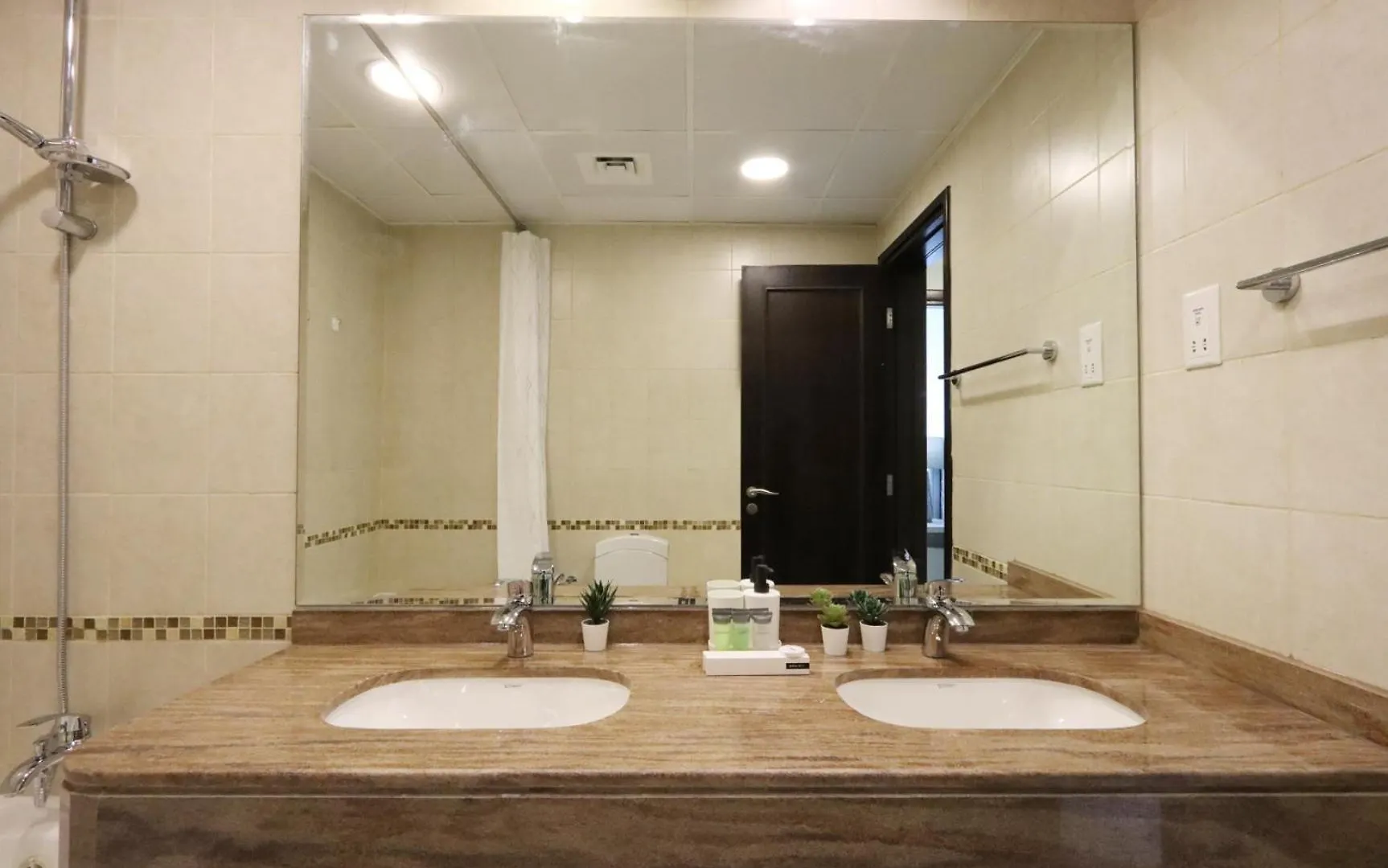 Livbnb - 2Br Tranquility W/ Sea And Ain View Dubai Apartment